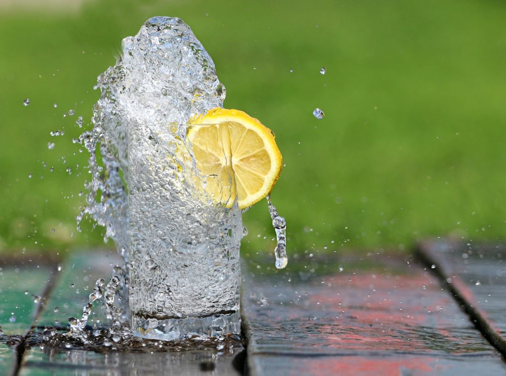 water, glass, lemon-1545518.jpg